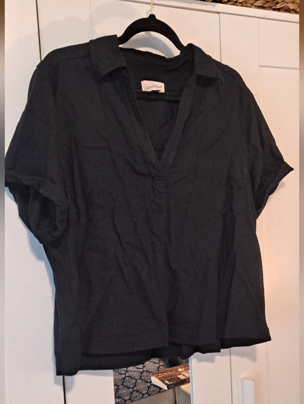 Universal Thread Black Short Sleeve V-Neck Top